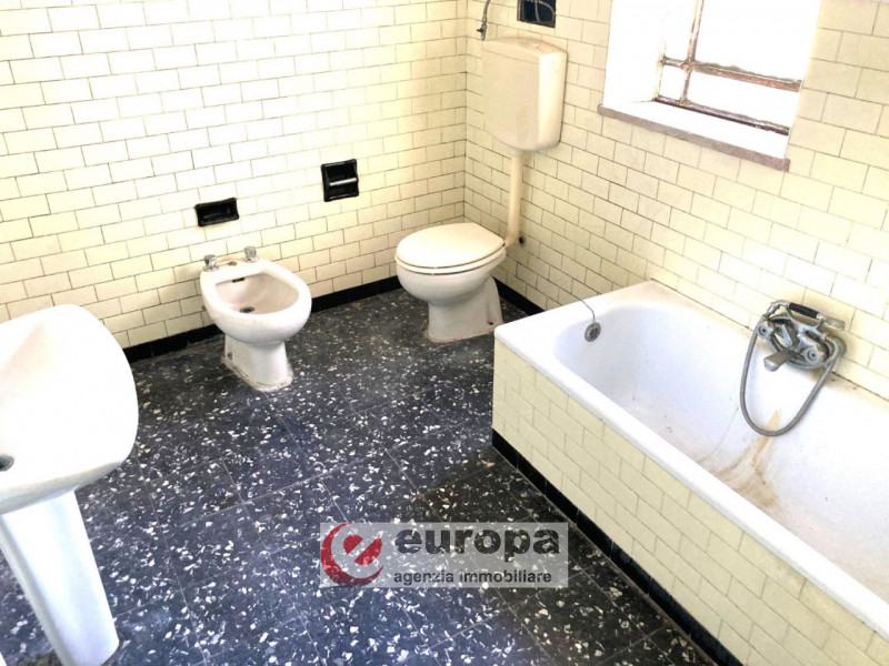 SETTECA'(VI), in posizione interna, Strada Paradiso, comoda a servizi e infrastrutture quali cent...