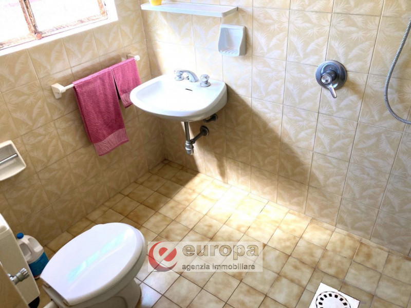 SETTECA'(VI), in posizione interna, Strada Paradiso, comoda a servizi e infrastrutture quali cent...