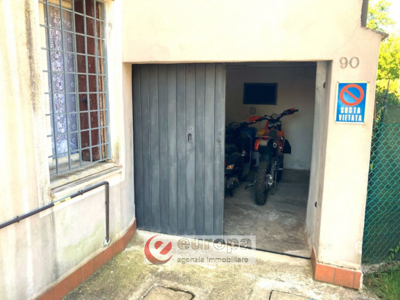 SETTECA'(VI), in posizione interna, Strada Paradiso, comoda a servizi e infrastrutture quali cent...