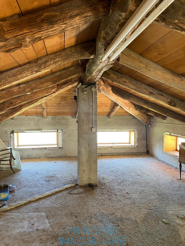 Situata nel caratteristico quartiere di Val Maso a Valli del Pasubio, questa coccola casa singola...