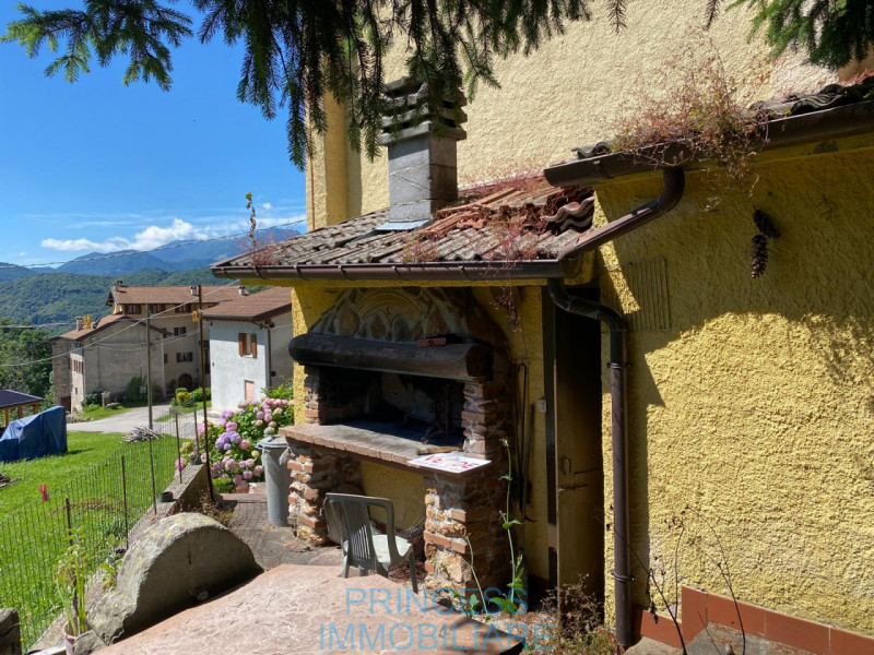 Situata nel caratteristico quartiere di Val Maso a Valli del Pasubio, questa coccola casa singola...