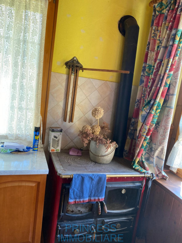 Situata nel caratteristico quartiere di Val Maso a Valli del Pasubio, questa coccola casa singola...