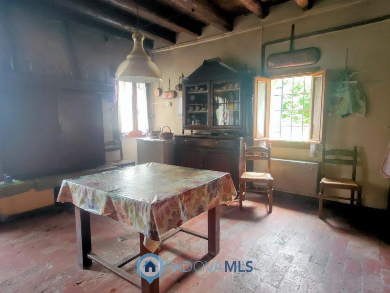 Immobile in esclusiva al Gruppo Padova MLS
ROVOLON - Bastia - In una posizione residenziale strat...