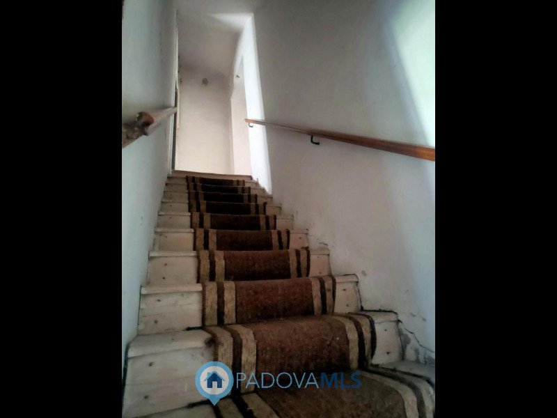 Immobile in esclusiva al Gruppo Padova MLS
ROVOLON - Bastia - In una posizione residenziale strat...