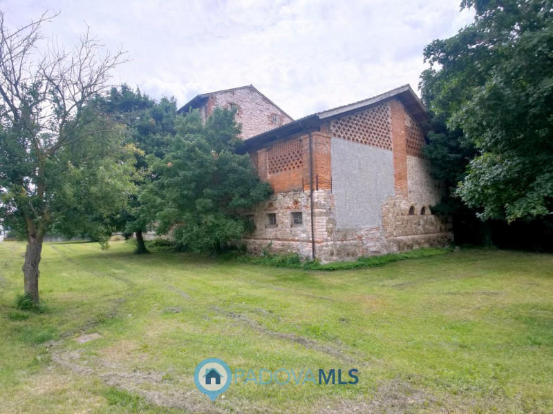 Immobile in esclusiva al Gruppo Padova MLS
ROVOLON - Bastia - In una posizione residenziale strat...