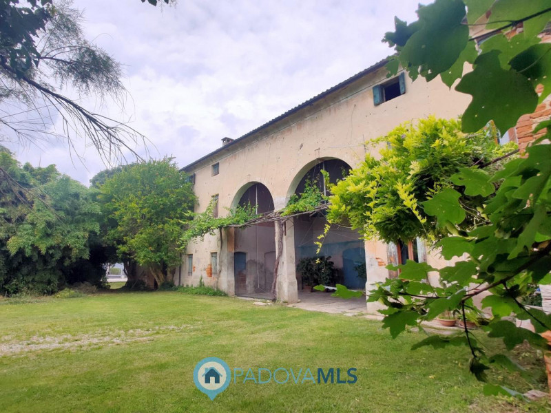 Immobile in esclusiva al Gruppo Padova MLS
ROVOLON - Bastia - In una posizione residenziale strat...