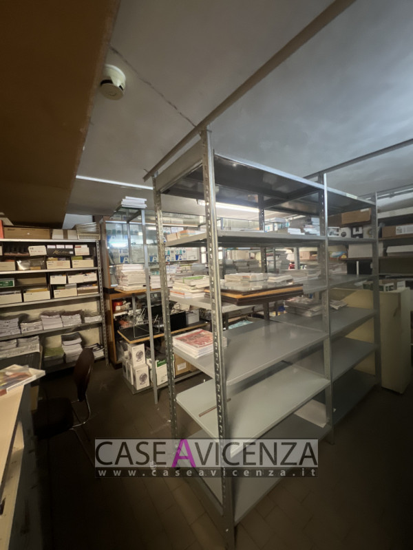 CEDESI ATTIVITA' di cartoleria/libreria e articoli connessi, situata nella Provincia est di Vicen...