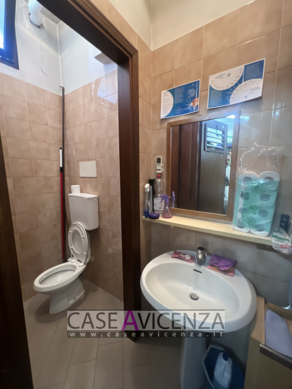 CEDESI ATTIVITA' di cartoleria/libreria e articoli connessi, situata nella Provincia est di Vicen...