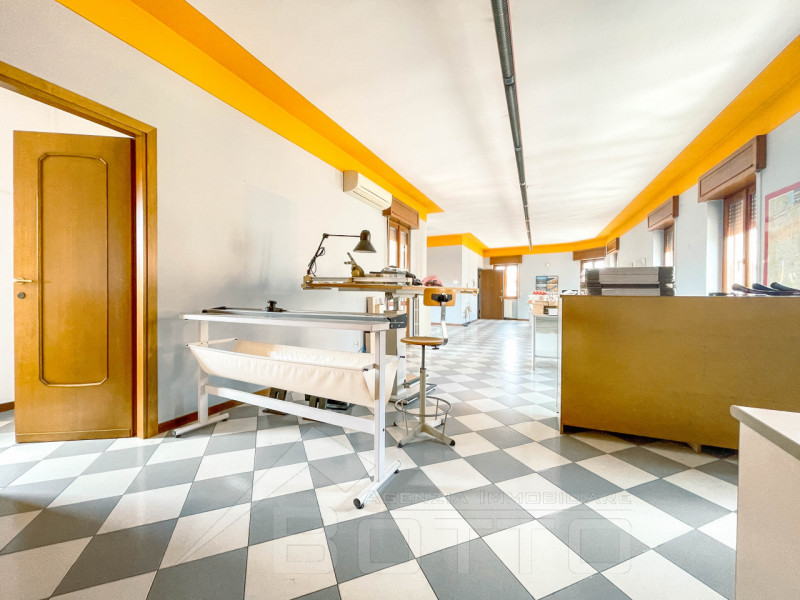 Commercial Space for Sale in Bellinzago Novarese, Town Center