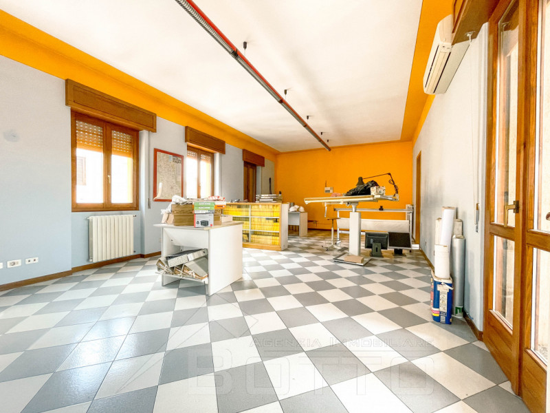 Commercial Space for Sale in Bellinzago Novarese, Town Center