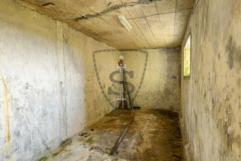 In posizione collinare panoramica, nella frazione di Crosara, proponiamo in vendita una casa sing...