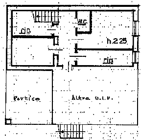 In posizione collinare panoramica, nella frazione di Crosara, proponiamo in vendita una casa sing...