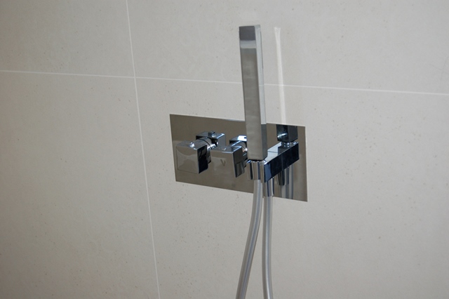 Proponiamo in esclusiva nella zona centrale di Peraga, un attico unico nel suo genere su un solo ...