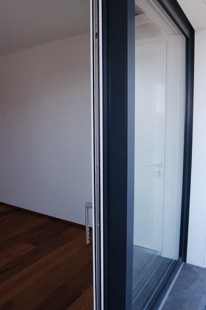 Proponiamo in esclusiva nella zona centrale di Peraga, un attico unico nel suo genere su un solo ...