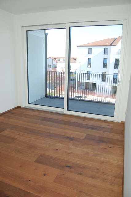 Proponiamo in esclusiva nella zona centrale di Peraga, un attico unico nel suo genere su un solo ...