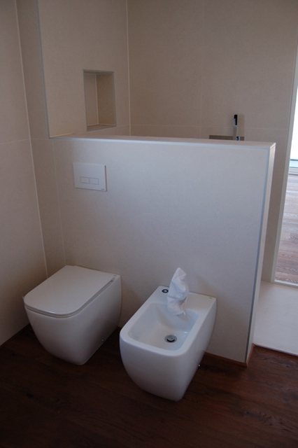 Proponiamo in esclusiva nella zona centrale di Peraga, un attico unico nel suo genere su un solo ...