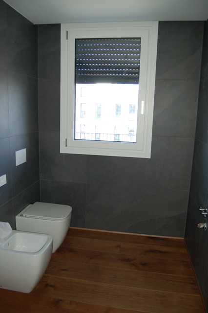 Proponiamo in esclusiva nella zona centrale di Peraga, un attico unico nel suo genere su un solo ...