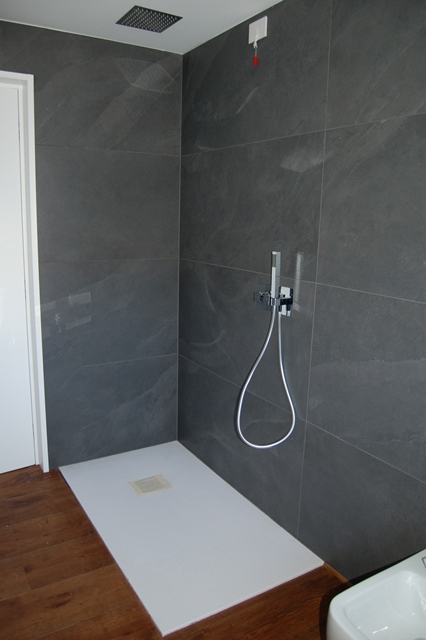 Proponiamo in esclusiva nella zona centrale di Peraga, un attico unico nel suo genere su un solo ...