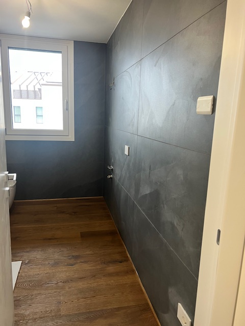 Proponiamo in esclusiva nella zona centrale di Peraga, un attico unico nel suo genere su un solo ...