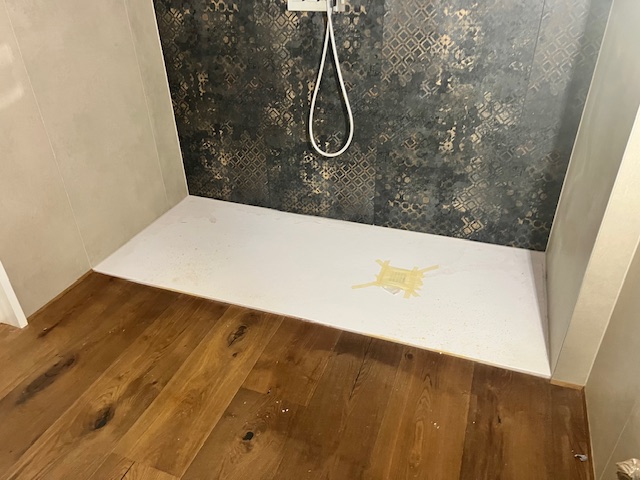 Proponiamo in esclusiva nella zona centrale di Peraga, un attico unico nel suo genere su un solo ...