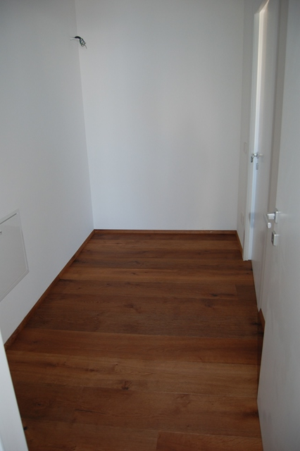 Proponiamo in esclusiva nella zona centrale di Peraga, un attico unico nel suo genere su un solo ...