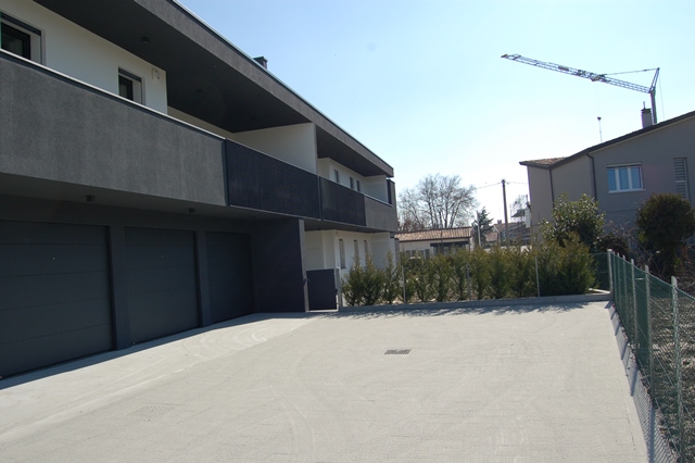 Proponiamo in esclusiva nella zona centrale di Peraga, un attico unico nel suo genere su un solo ...