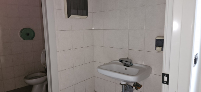 In esclusiva presso la nostra Agenzia, proponiamo in vendita un ampio appartamento trilocale situ...