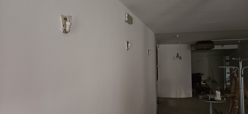 In esclusiva presso la nostra Agenzia, proponiamo in vendita un ampio appartamento trilocale situ...