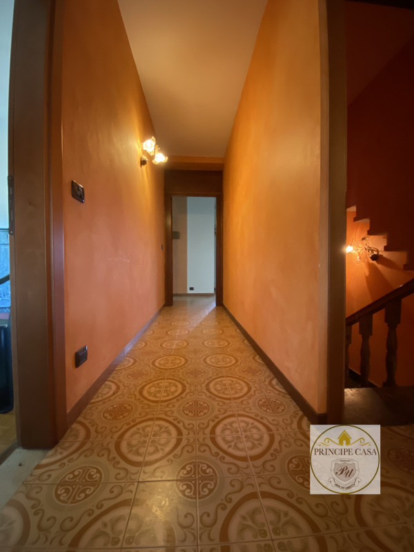 Riferimento: BM 258

A Megliadino San Vitale, in posizione comodissima alla viabilità, proponiamo...