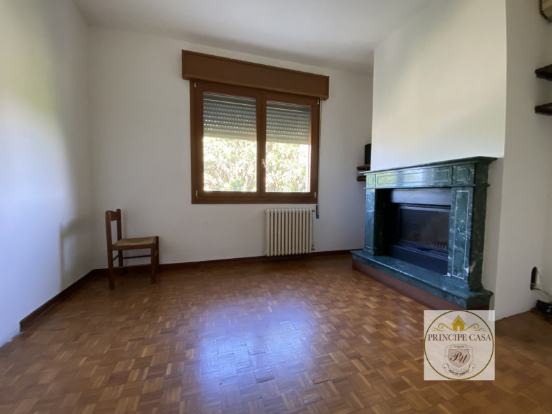 Riferimento: BM 258

A Megliadino San Vitale, in posizione comodissima alla viabilità, proponiamo...