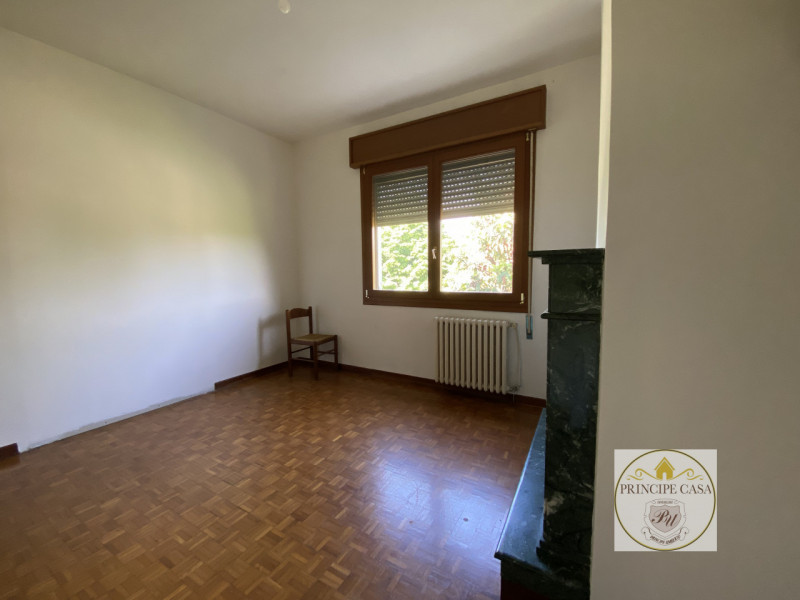 Riferimento: BM 258

A Megliadino San Vitale, in posizione comodissima alla viabilità, proponiamo...