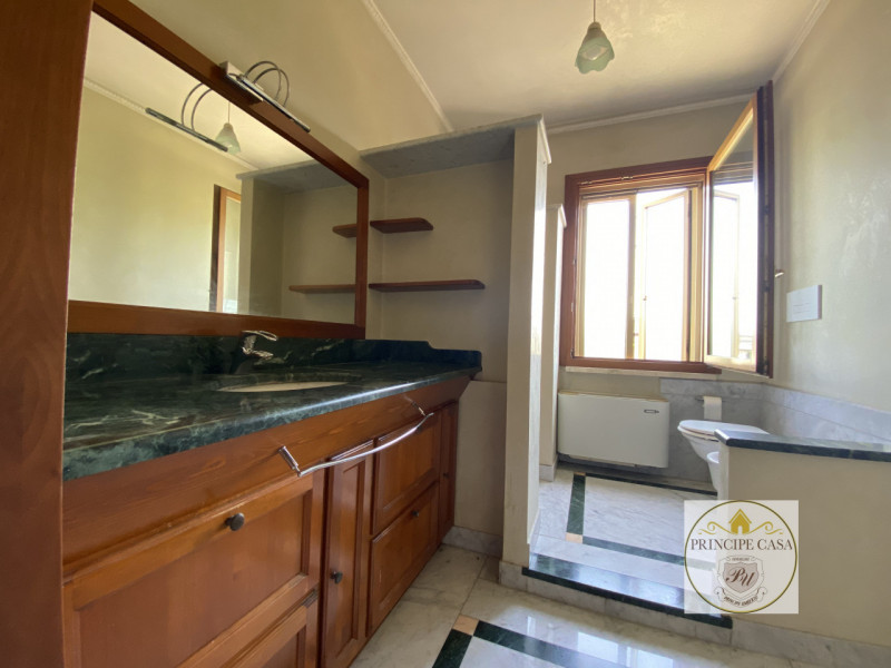 Riferimento: BM 258

A Megliadino San Vitale, in posizione comodissima alla viabilità, proponiamo...