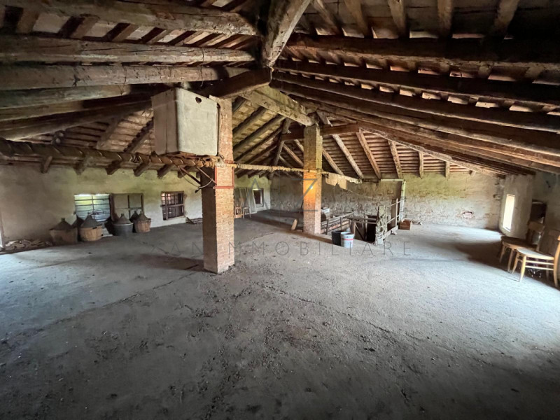 Questa meravigliosa casa singola terra-tetto si trova nella zona di Treville - Soranza, nel comun...