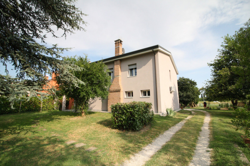 PADOVA – BRUSEGANA

Una casa dove crescere, respirare e sentirsi davvero a casa

Immagina una mat...