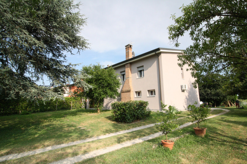 PADOVA – BRUSEGANA

Una casa dove crescere, respirare e sentirsi davvero a casa

Immagina una mat...