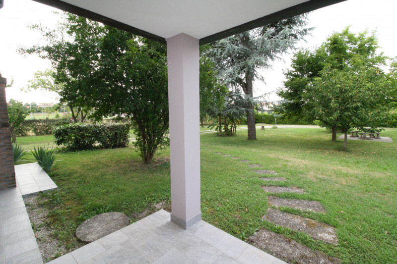 PADOVA – BRUSEGANA

Una casa dove crescere, respirare e sentirsi davvero a casa

Immagina una mat...