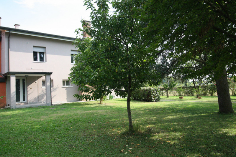 PADOVA – BRUSEGANA

Una casa dove crescere, respirare e sentirsi davvero a casa

Immagina una mat...