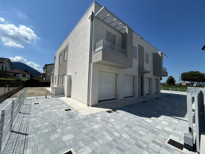 Se stai cercando una casa che combina comfort e modernità, questa è l'opportunità che non puoi la...