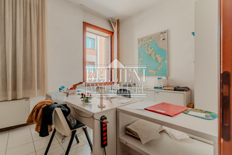 CORSO FOGAZZARO: in pieno Centro Storico, comodissimo al Park Fogazzaro, proponiamo in vendita un...