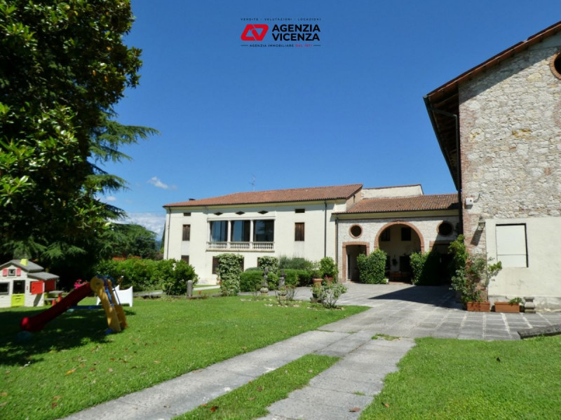 STUPENDA VILLA DEL 1700, SAPIENTEMENTE RISTRUTTURATA, CURATISSIMO PARCO,  A VICENZA VERSANTE OVES...