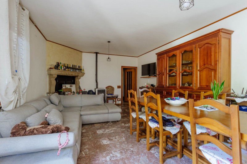 Cinto Euganeo - A Valnogaredo proponiamo immobile costituito da due abitazioni semi -indipendenti...