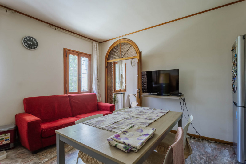 Cinto Euganeo - A Valnogaredo proponiamo immobile costituito da due abitazioni semi -indipendenti...