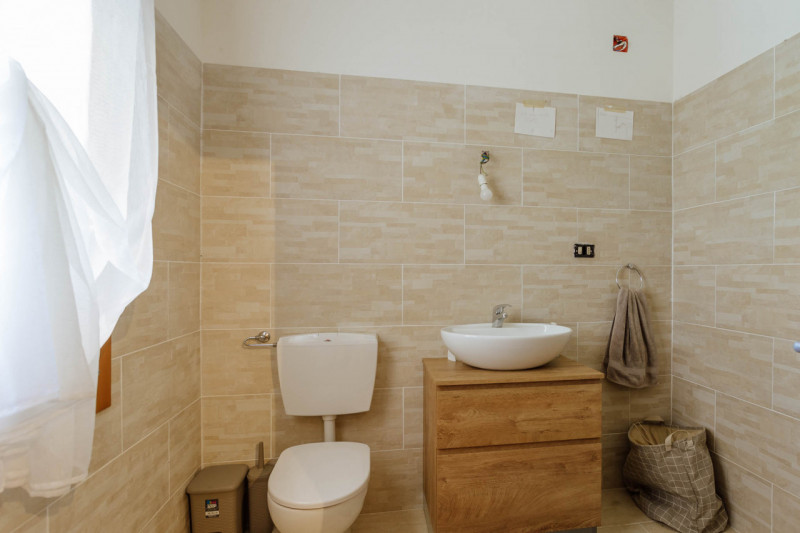 Cinto Euganeo - A Valnogaredo proponiamo immobile costituito da due abitazioni semi -indipendenti...