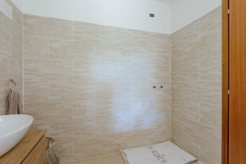 Cinto Euganeo - A Valnogaredo proponiamo immobile costituito da due abitazioni semi -indipendenti...