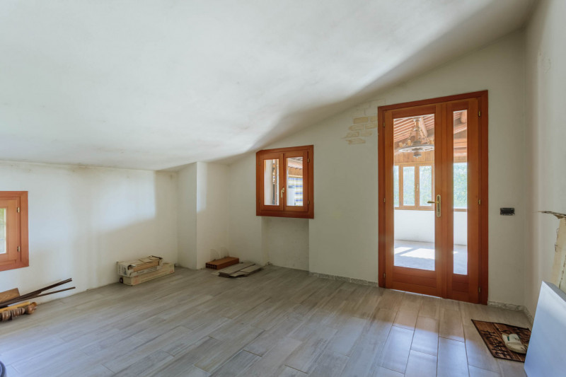 Cinto Euganeo - A Valnogaredo proponiamo immobile costituito da due abitazioni semi -indipendenti...