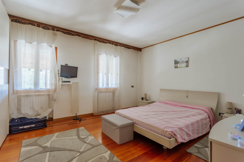 Cinto Euganeo - A Valnogaredo proponiamo immobile costituito da due abitazioni semi -indipendenti...