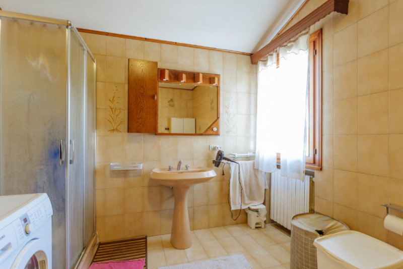 Cinto Euganeo - A Valnogaredo proponiamo immobile costituito da due abitazioni semi -indipendenti...