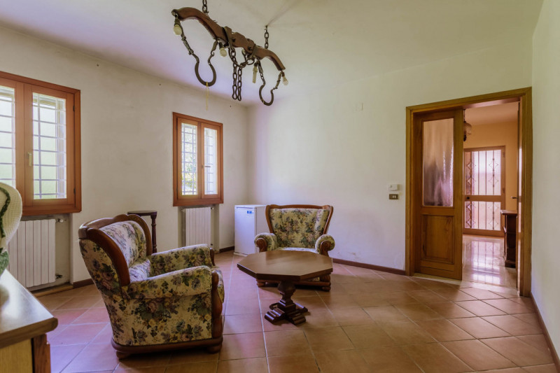 Cinto Euganeo - A Valnogaredo proponiamo immobile costituito da due abitazioni semi -indipendenti...