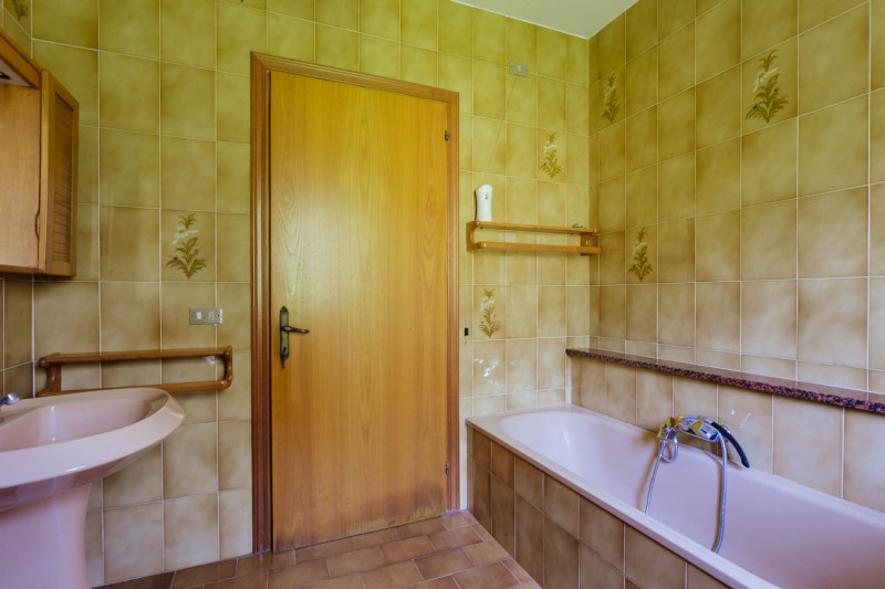 Cinto Euganeo - A Valnogaredo proponiamo immobile costituito da due abitazioni semi -indipendenti...