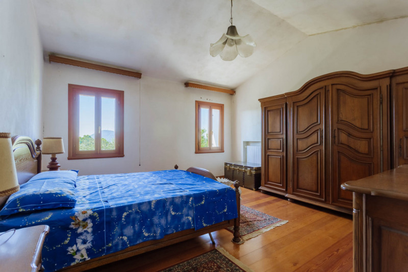 Cinto Euganeo - A Valnogaredo proponiamo immobile costituito da due abitazioni semi -indipendenti...